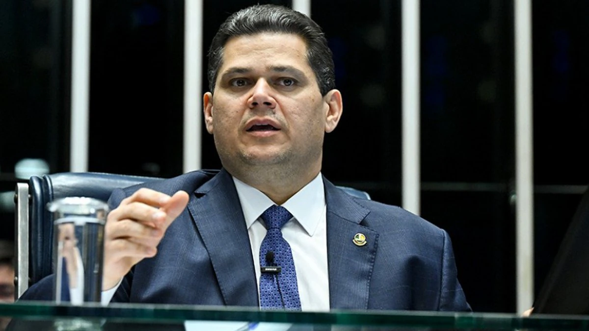 Alcolumbre agenda votação da PEC sobre escala