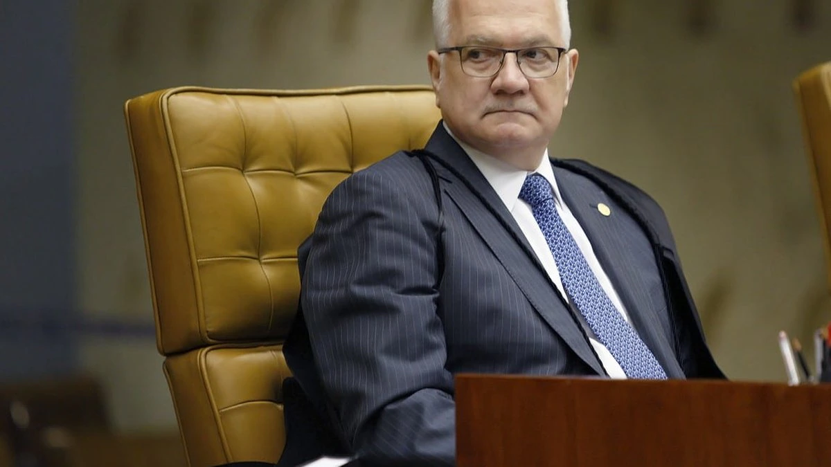 Fachin mantém sigilo sobre inquérito das fake news