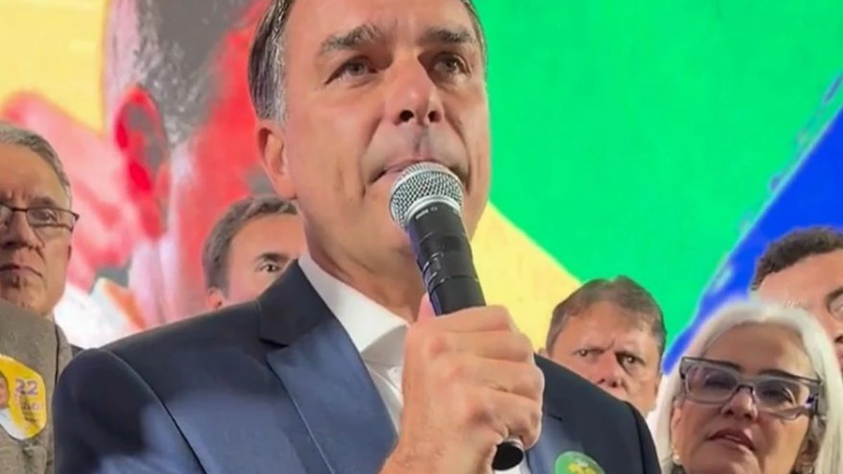 Flávio Bolsonaro não irá ao debate da Band domingo
