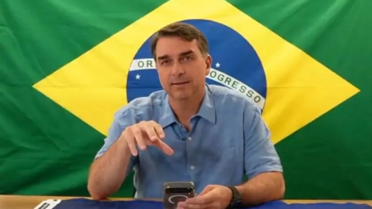 Flávio critica Justiça que libera grupo de Lula