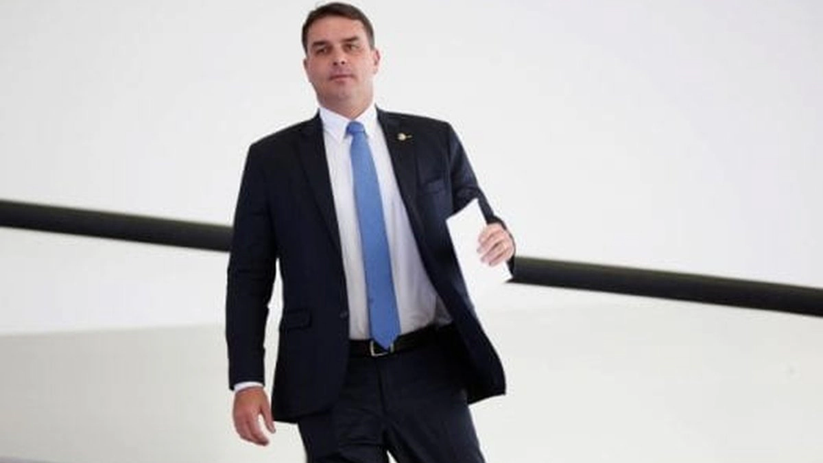 Flávio defende mudanças na Constituição agora