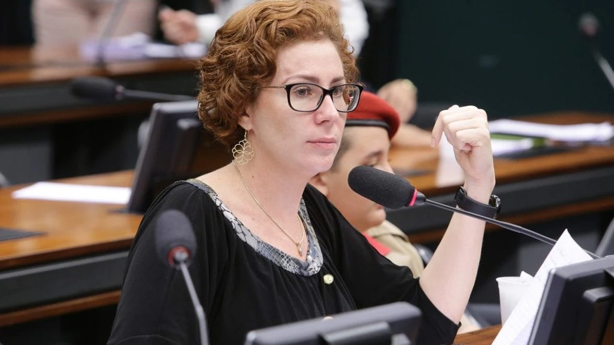 Itália marca audiência sobre Carla Zambelli