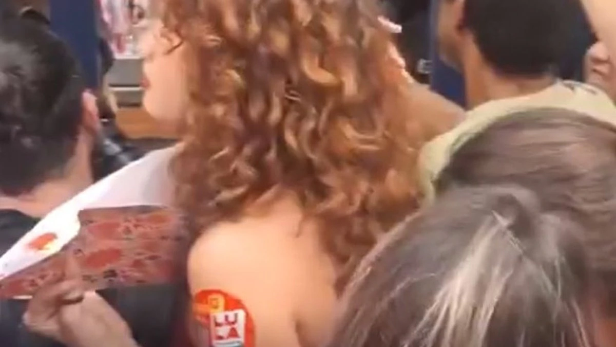 Manifestantes depredam estações do Metrô