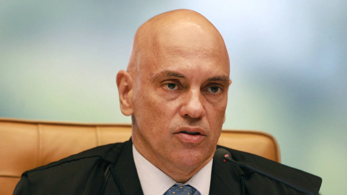 Moraes pede parecer sobre Flávio visitar pai