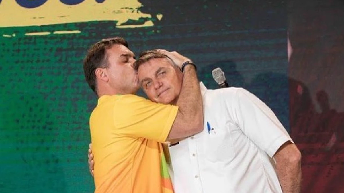 Moraes permite visita de Flávio a Bolsonaro