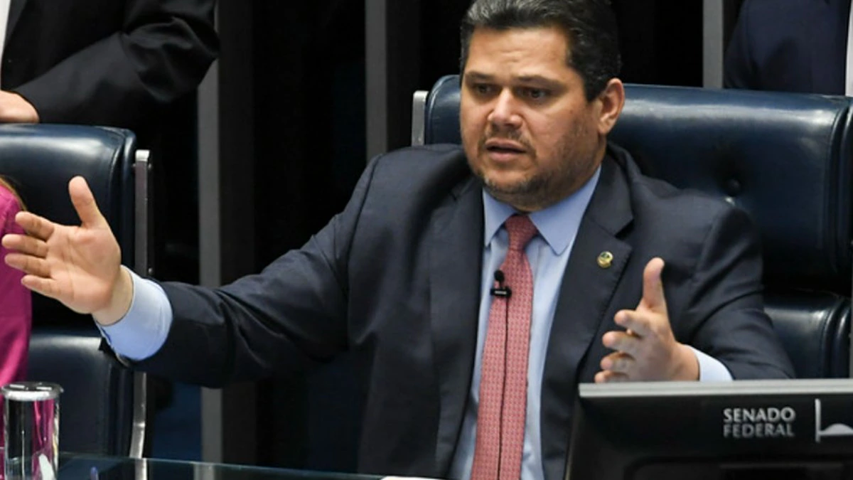 Senado diz que divulgar visitas de Lulinha viola