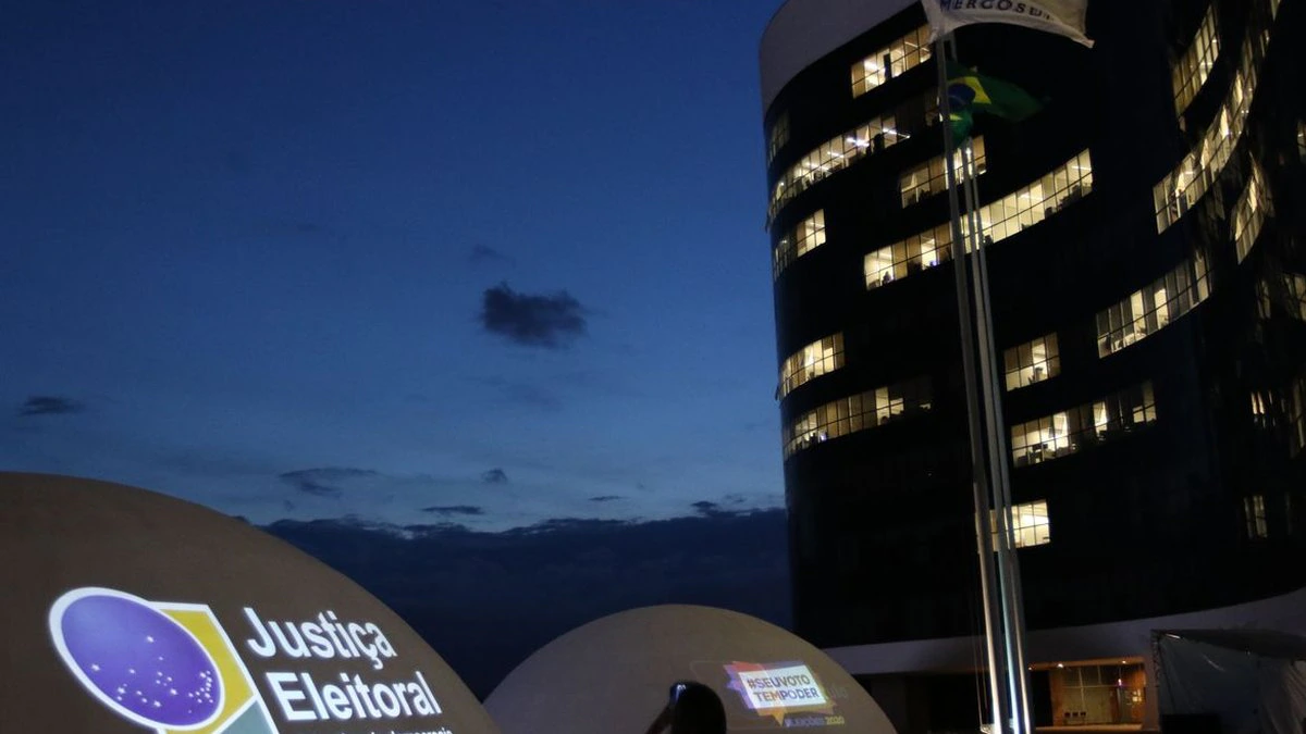 TSE manda Lula retirar propaganda contra Bolsonaro