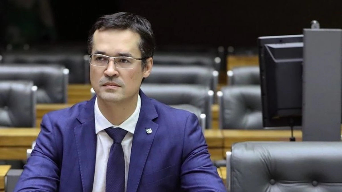 TSE restabelece Deltan ao Senado do Paraná