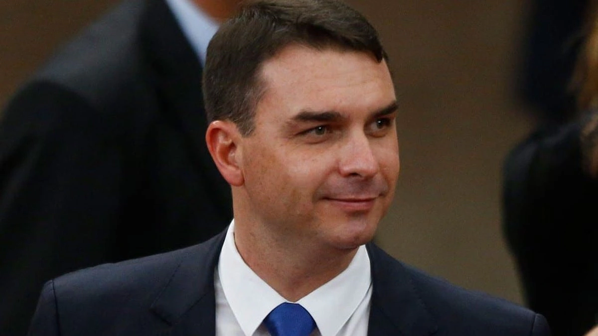 União Brasil apoia Flávio Bolsonaro agora